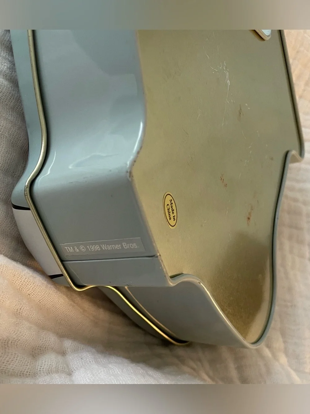 1998 Warner Bros. Bugs Bunny Head Shaped Tin